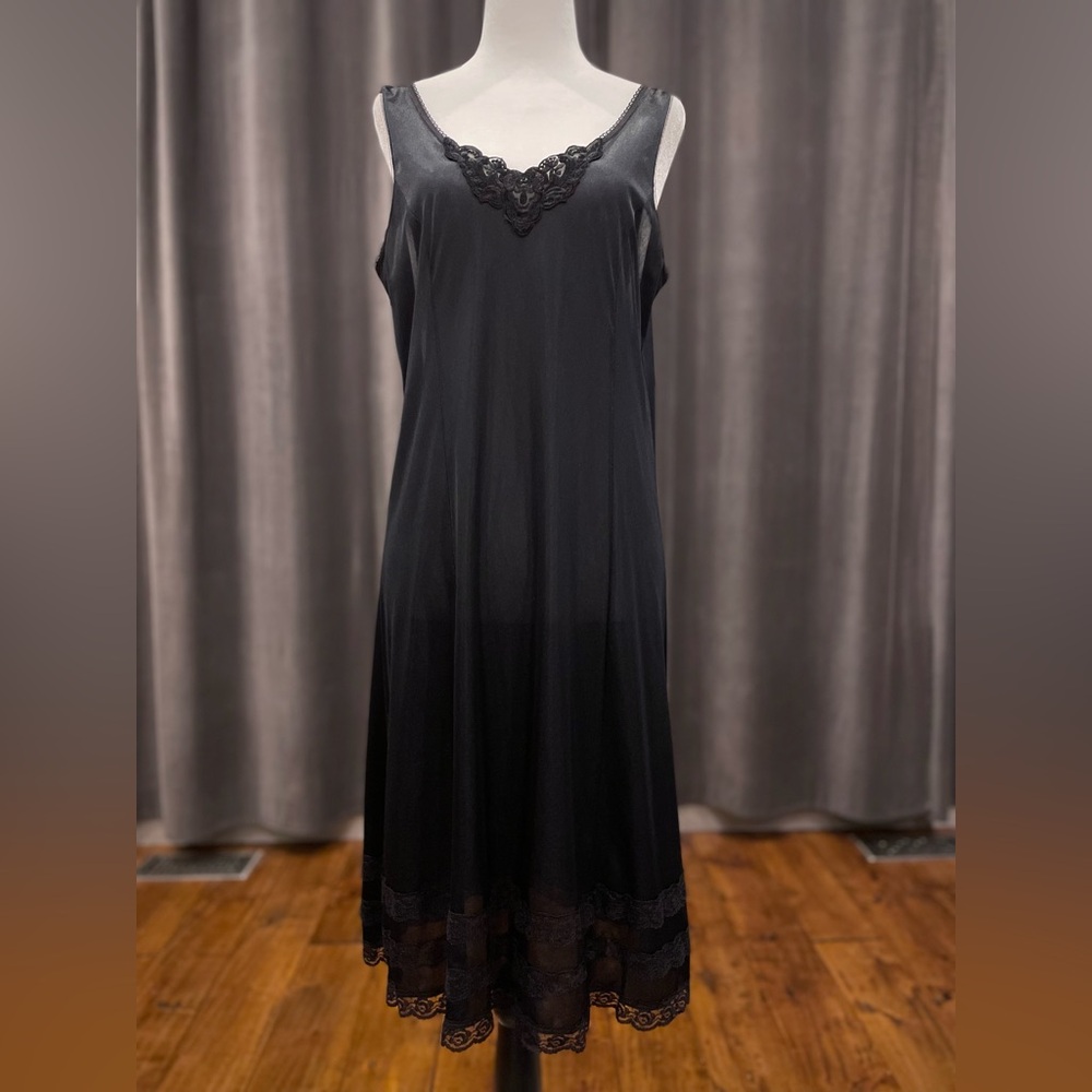 Vintage Pink Lady black slip size 38
